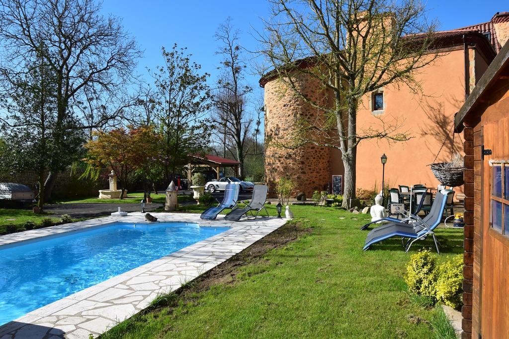 Chateau Des Aiguilles Saint-Rémy-de-Chargnat Exteriör bild
