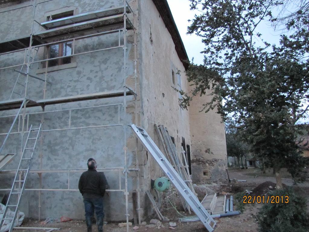 Chateau Des Aiguilles Saint-Rémy-de-Chargnat Exteriör bild